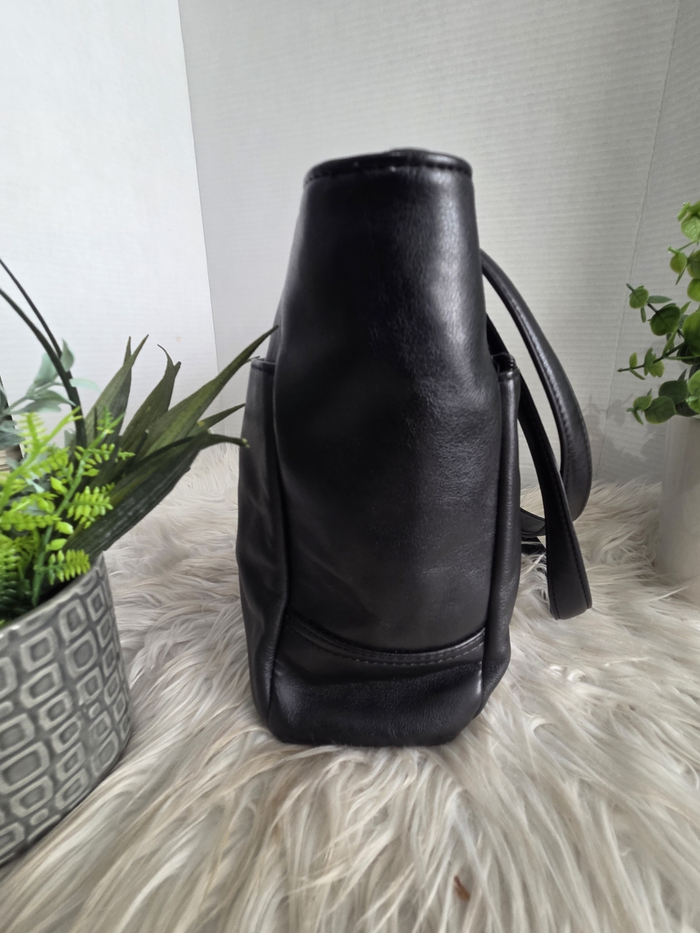 Giani Bernini Black Leather Medium Shoulder Bag. - Picture 7 of 15